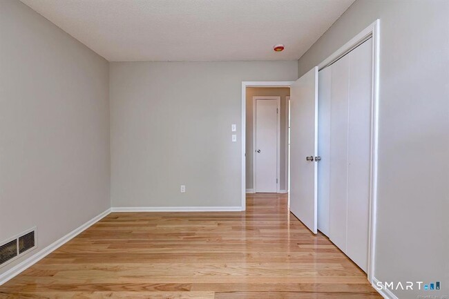 Foto del edificio - 1145 Sherman Ave