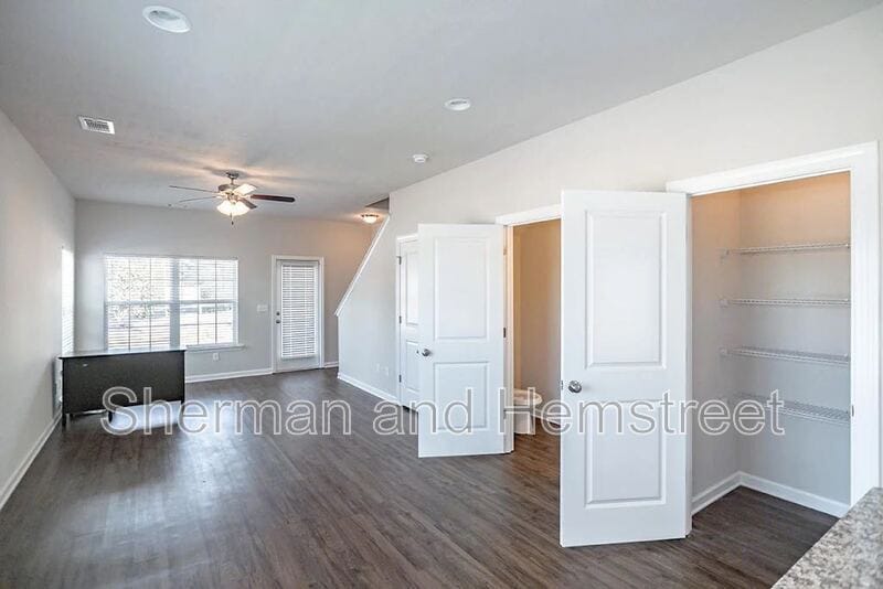 Building Photo - 1303 Joiner Cir