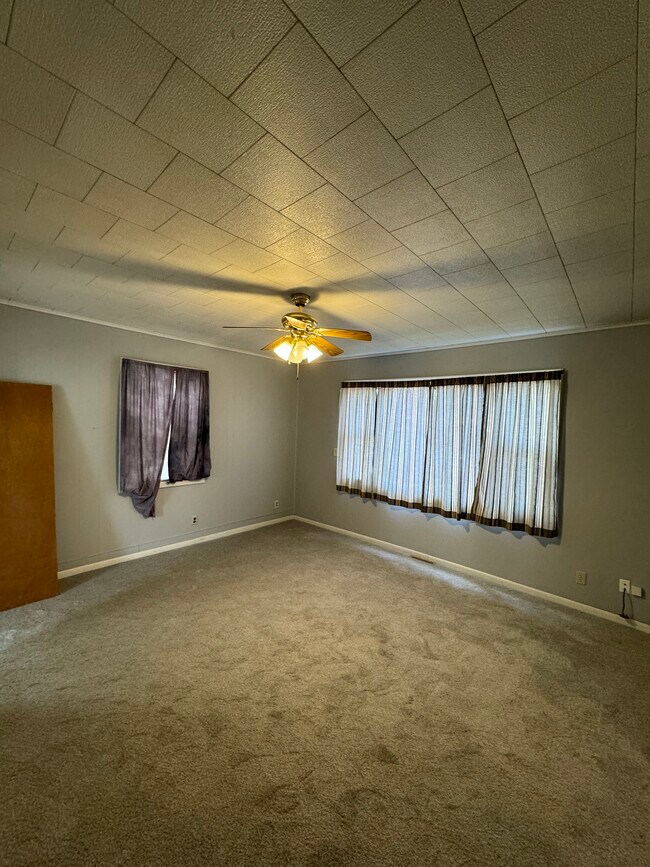 Living Room - 409 Austin St
