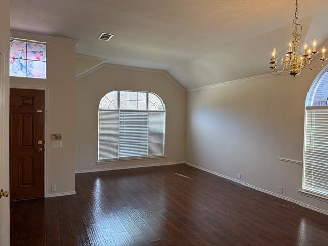 Foto del edificio - 5917 Sandalwood Dr