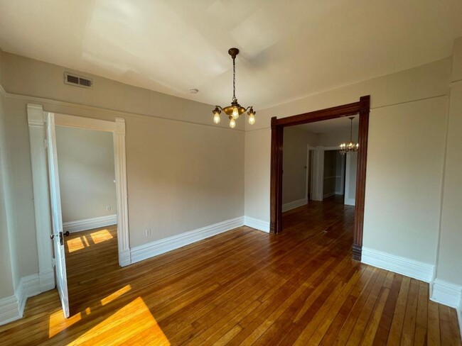 Building Photo - 2 bedroom in Chicago IL 60622