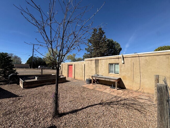 Foto del edificio - Los Ranchos Casita with Utilities Included!