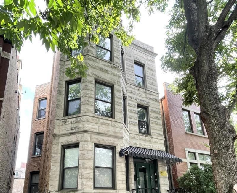 Primary Photo - 1931 N Hoyne Ave
