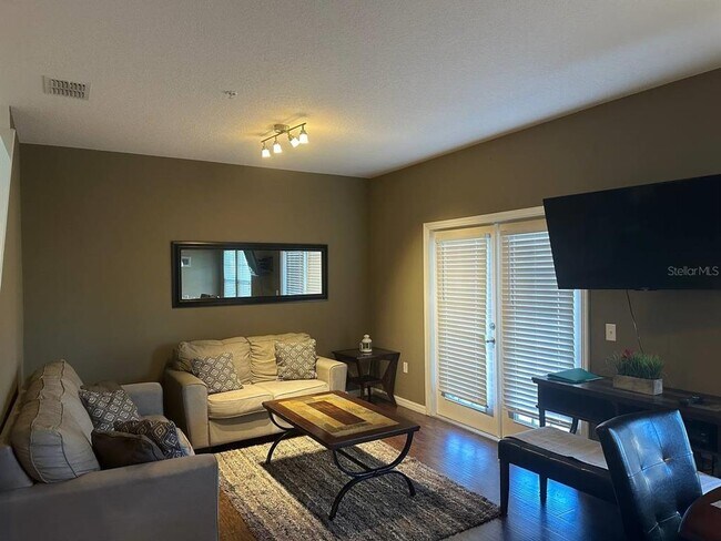 Building Photo - 8937 Shine Dr
