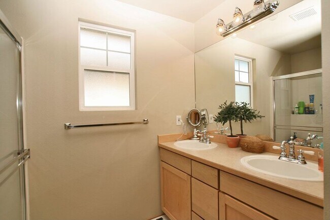 Master bathroom - 18810 143rd Ct NE