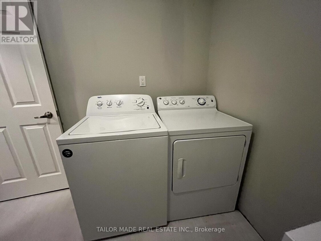 Building Photo - 11 Ingleview Dr