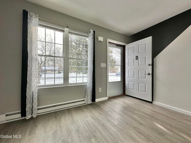 Building Photo - 31 Suncrest Dr