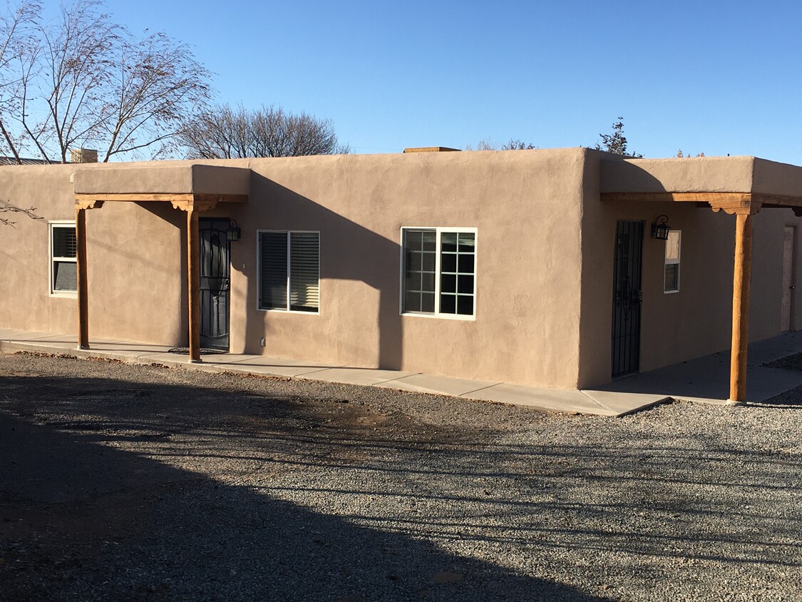 Building Photo - 2266 Rumbo Al Sur