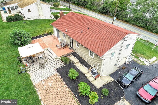 Building Photo - 1460 Yocumtown Rd