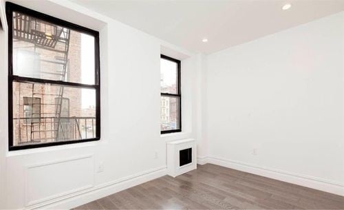 Building Photo - 162 Thompson St