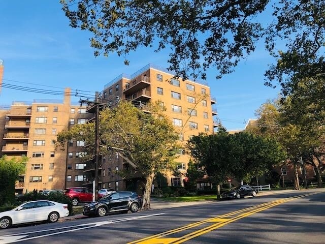 Foto del edificio - 8800 Boulevard E