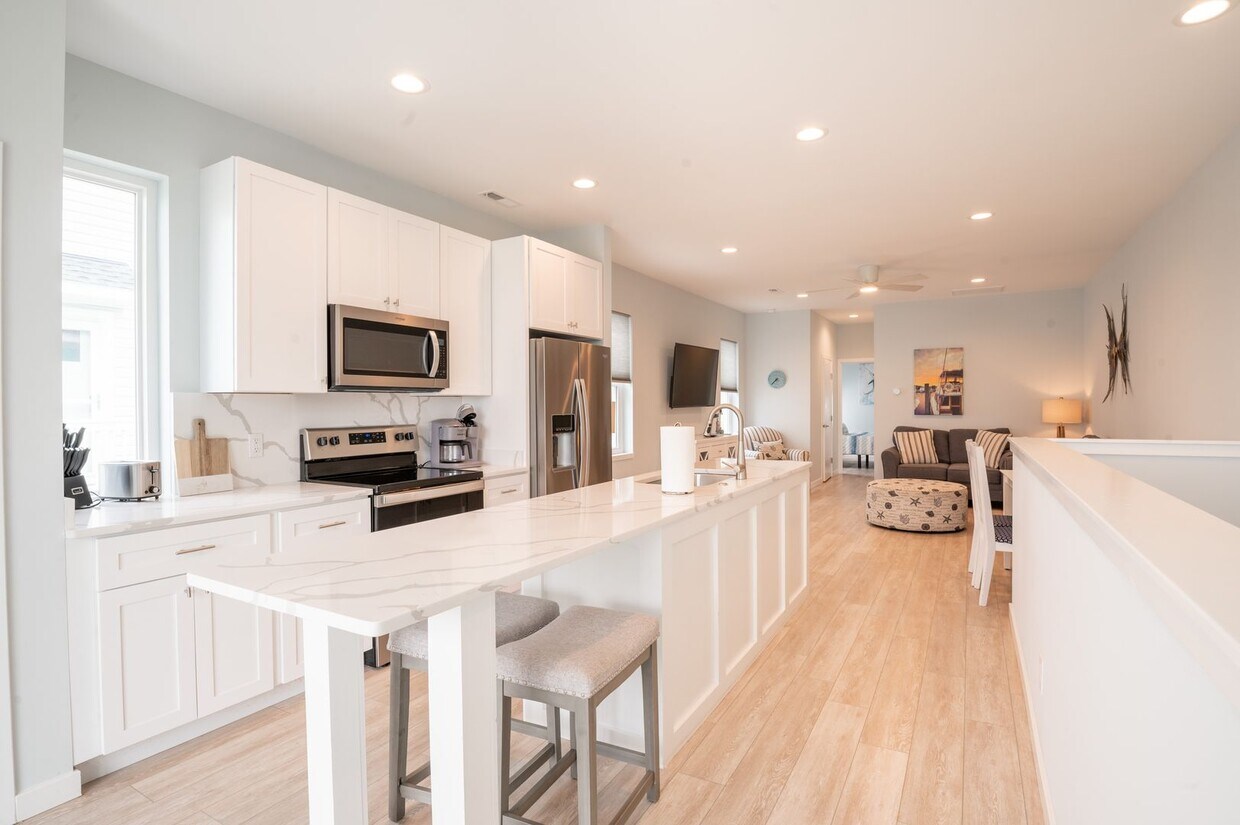 Primary Photo - PET FRIENDLY OFF-SEASON RENTAL WITH OCEAN ...
