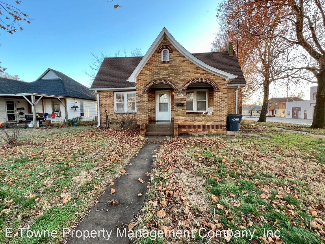 Primary Photo - 2 br, 1 bath House - 701 E. Randolph