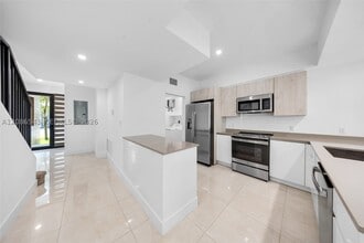 Building Photo - 4133 N Oak Pl