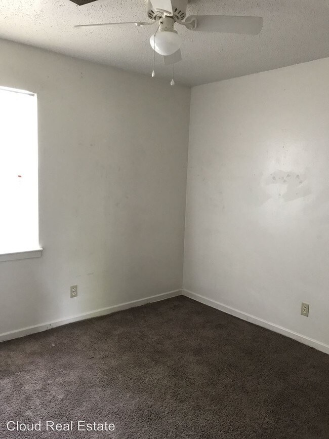Building Photo - 3 br, 1 bath House - 1504 S W.S. YOUNG DRIVE