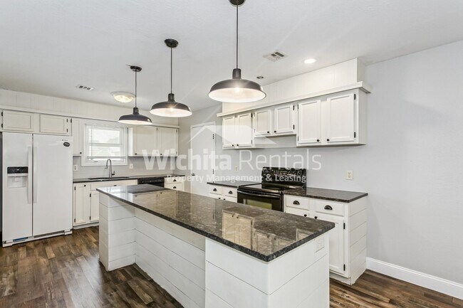 Foto del edificio - 3 bedroom 2 bathroom home