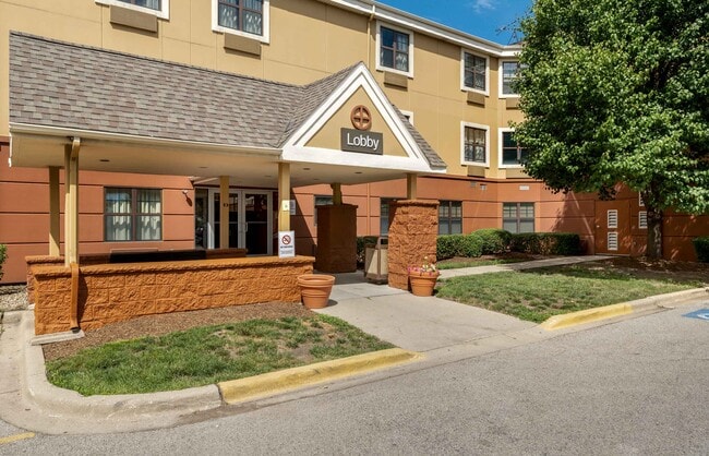 Building Photo - Furnished Studio-Chicago - Gurnee