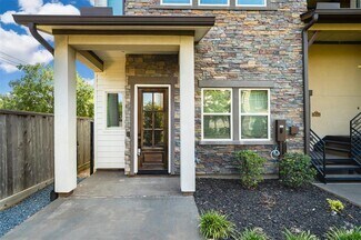 Building Photo - 2640 Fountain Key Blvd