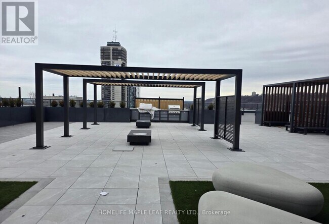 Photo du bâtiment - 75 James St S