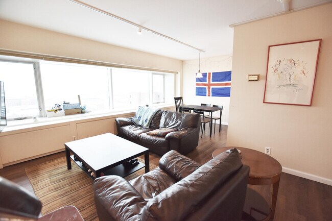 Building Photo - 555 E William St