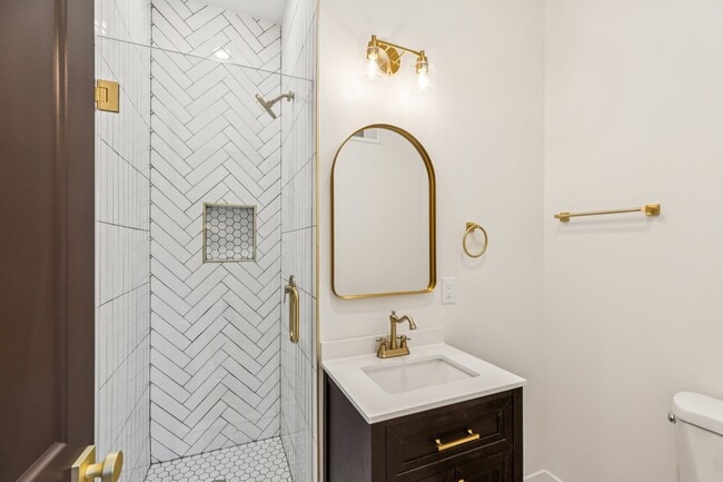 Baño completo 2 - 1342 S Stanley St