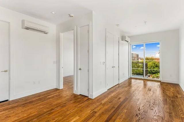 Foto del edificio - 2 bedroom in BRONX NY 10454