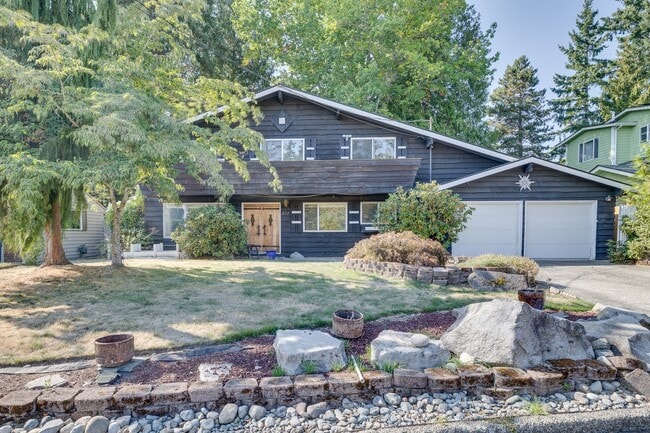 Updated Two-Story Home in Sought-After Loc... - Updated Two-Story Home in Sought-After Loc...