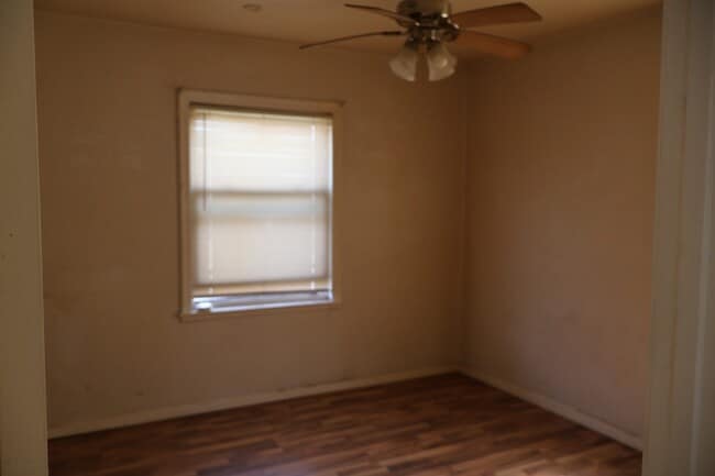 Building Photo - 2572-76 Van Buren Pl