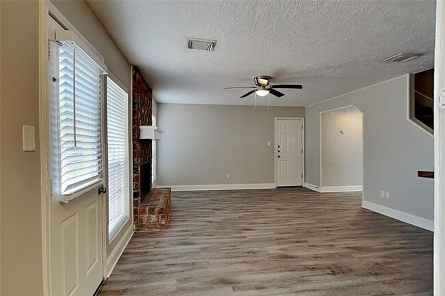 Building Photo - 2043 Shadow Rock Dr