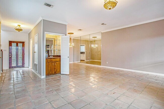 Building Photo - 9538 Val Verde St