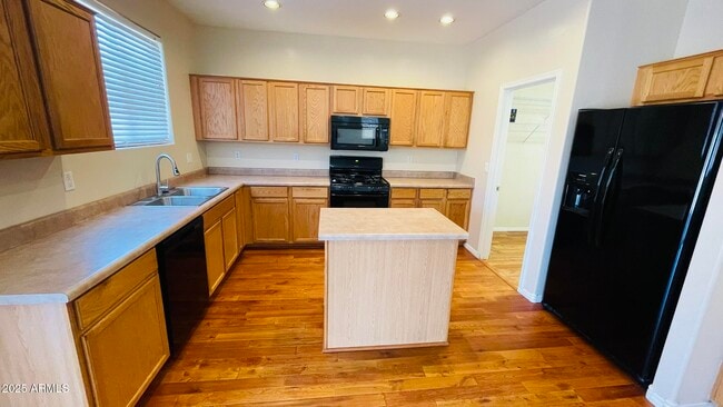 Foto del edificio - 44234 Askew Dr
