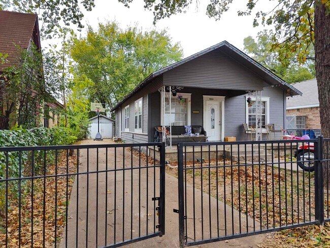 Building Photo - 2605 Birmingham Ave