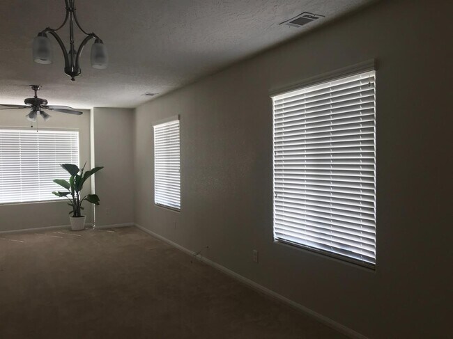 Building Photo - 26951 Silver Lakes Pkwy