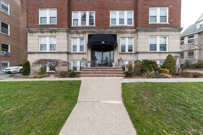 Building Photo - 16 Forest St