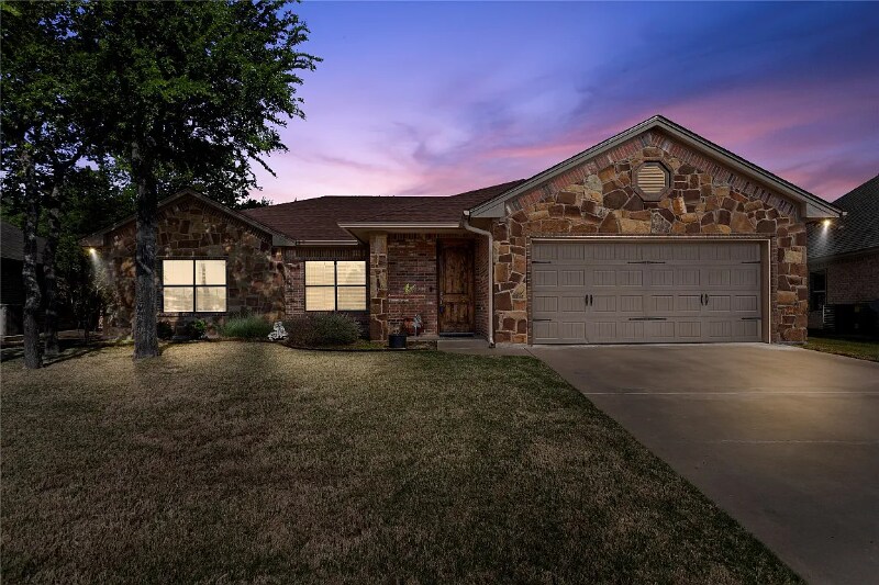 1429 Lauren Ln, Granbury, TX 76048 House Rental in Granbury, TX