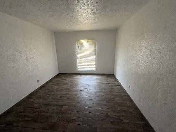 Foto del edificio - Room in House on Black Hickory Rd