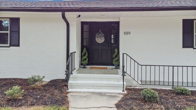 Foto del edificio - 889 Burlington Rd