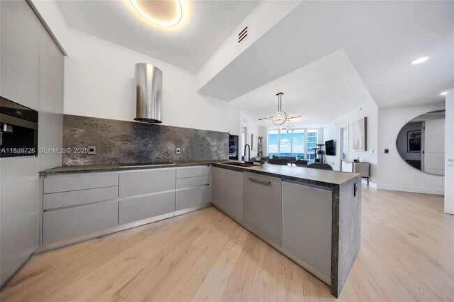 Foto del edificio - 16001 Collins Ave