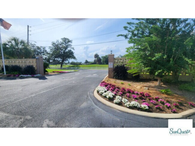 Foto del edificio - Carefree living in this immaculate updated 1 bedroom condo!