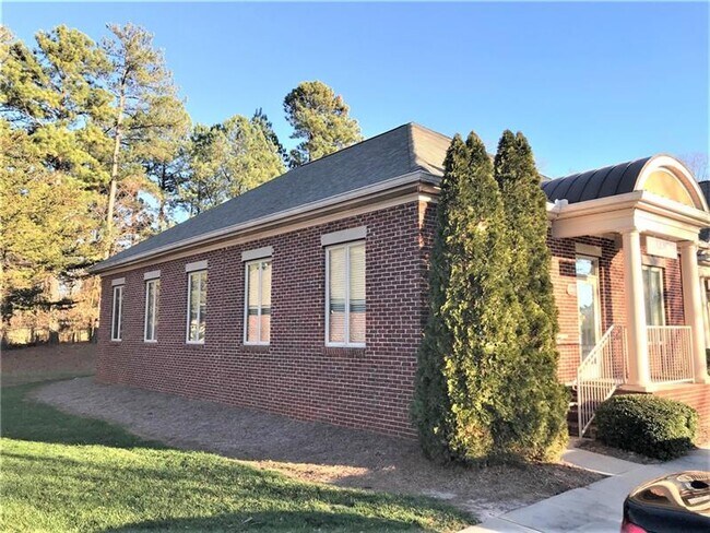 Building Photo - 16290 Abbotts Bridge Rd