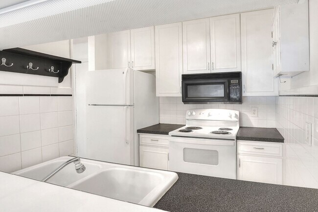 Foto del edificio - 2-Bedroom, 1-Bathroom Condo in Winter Haven