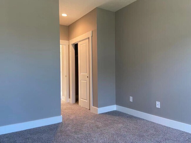 Foto del edificio - 8315 Glacier Ridge Dr