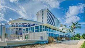 Foto del edificio - 5445 Collins Ave
