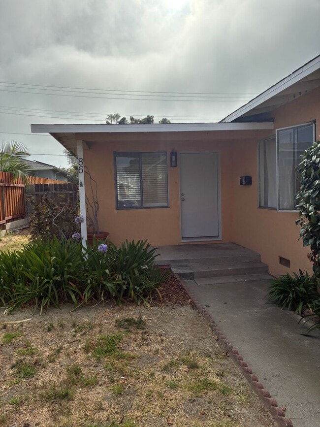 Building Photo - 82-86 College Dr