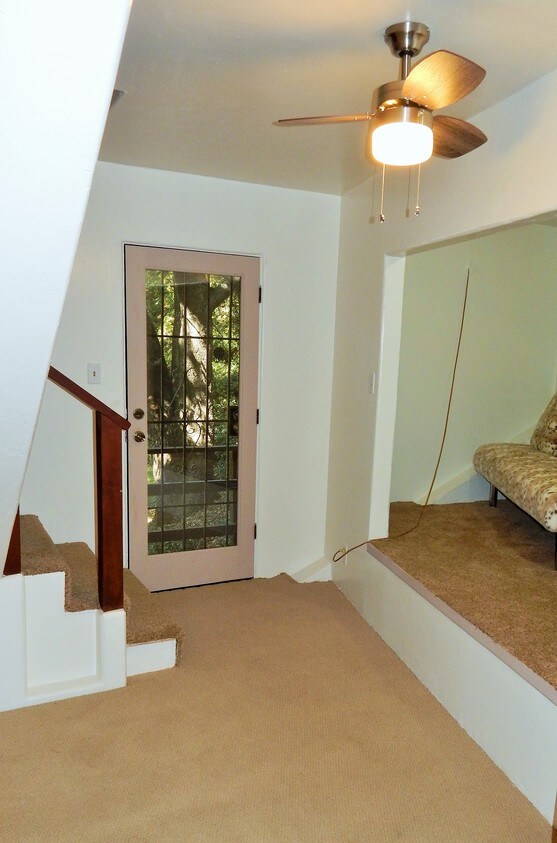 Entry - 9057 Crescent Dr