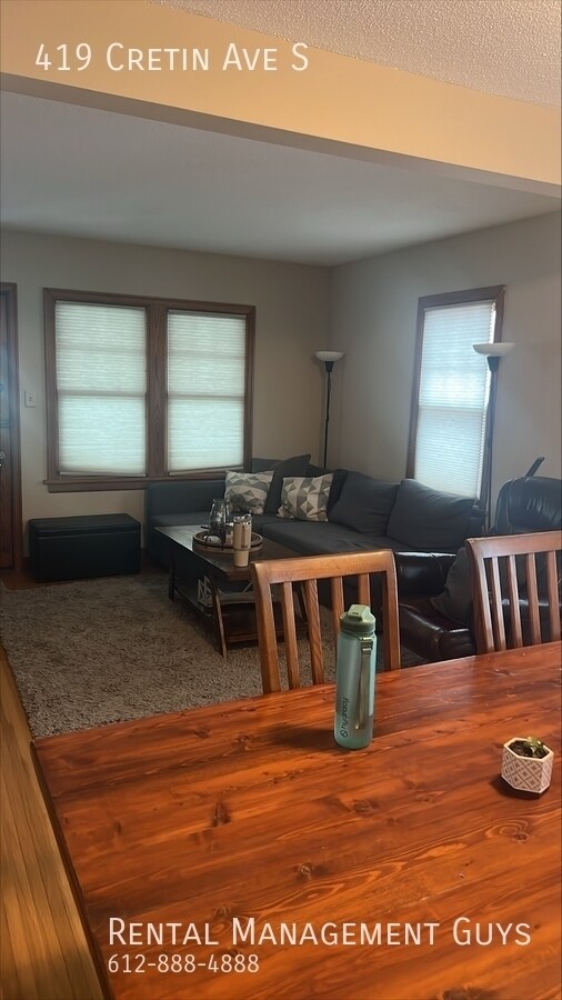 Building Photo - Beautiful 4 Bedroom!