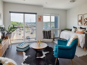 Building Photo - Swivel