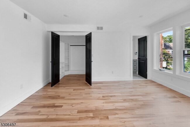 Building Photo - 87 N Munn Ave