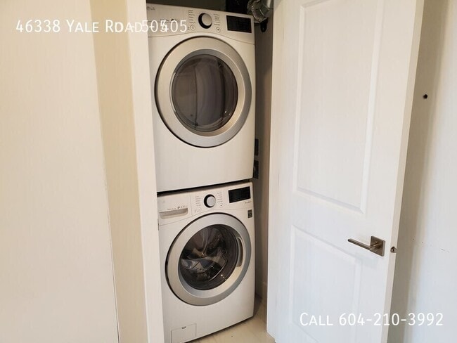 Building Photo - 5th Floor Corner Unit in Yaletown Living- 3 Month Utilities Included!
