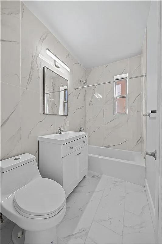 Building Photo - 3810 Greystone Ave